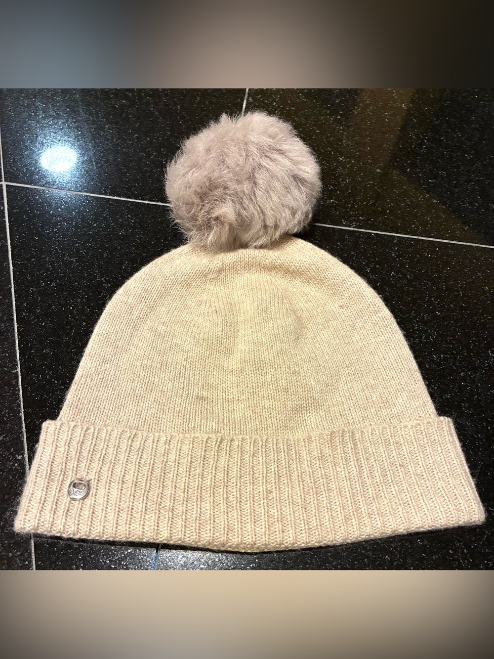 UGG Beanie Hat Knit cashmere wool blend Pom Pom Logo Solid oatmeal/biege SZ.OS
